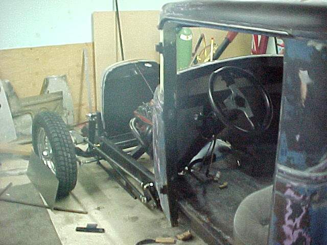 steeringwheel1.jpg (53772 bytes)
