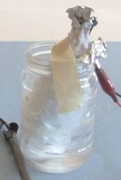 Spiral rolled plates in a container for an electrolytic capacitor.